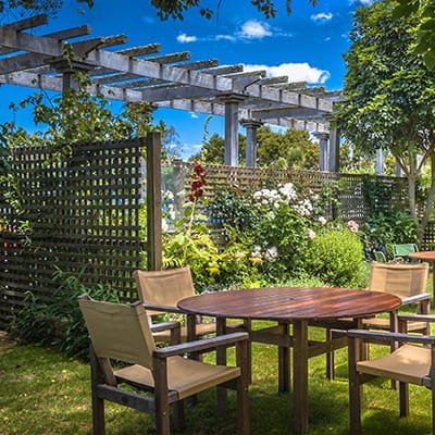 Pergola bois sans revêtement de toiture